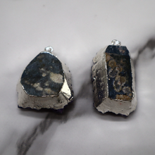 Load image into Gallery viewer, Amethyst Geode Necklace