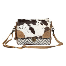 Load image into Gallery viewer, Pearl Fusion Messenger Myra Bag
