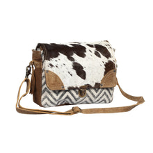 Load image into Gallery viewer, Pearl Fusion Messenger Myra Bag
