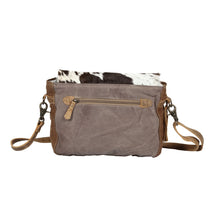 Load image into Gallery viewer, Pearl Fusion Messenger Myra Bag

