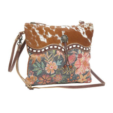 Load image into Gallery viewer, Dusa Small &amp; Crossbody Bag
