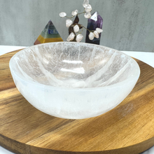 Load image into Gallery viewer, Selenite Charging Bowl
